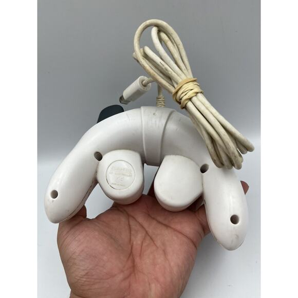 Game Stop G3 Pelican Wired Turbo Controller for Nintendo Game Cube & Wii – White - Picture 3 of 5